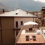 - Lakes, Mountains, Valley & Apartment Costa Volpino